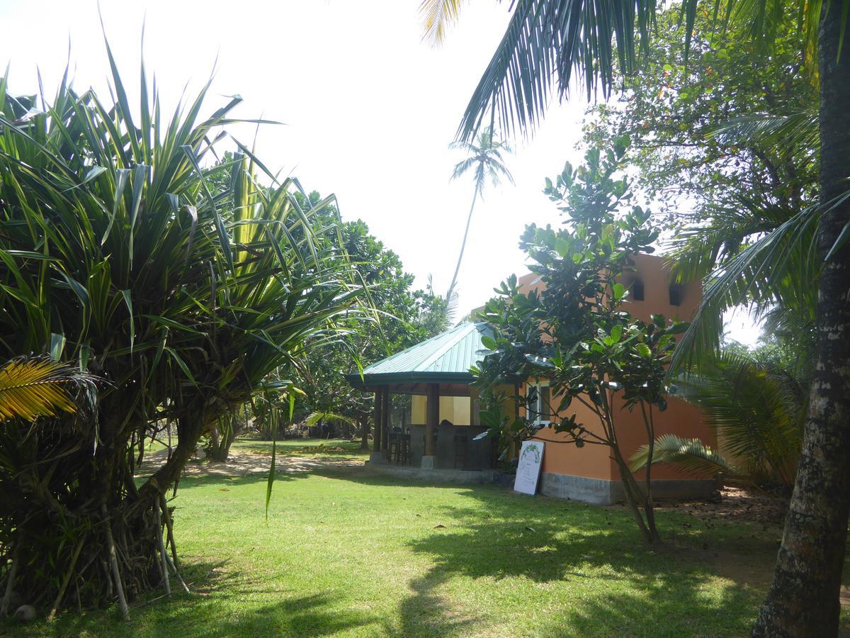 Raja Beach Hotel Balapitiya Kültér fotó
